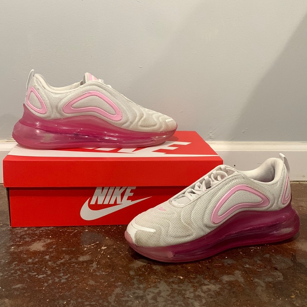 Airmax 720’s pink and white